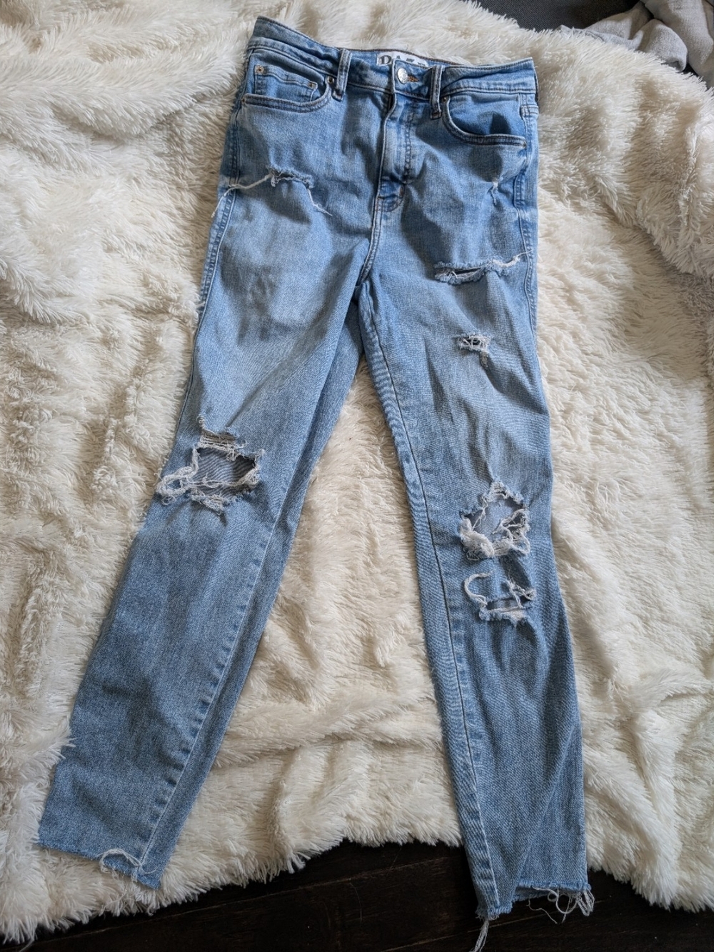 Daze Denim Repreve Light Wash Destroyed Distressed Stretchy Skinny Jeans Size 28